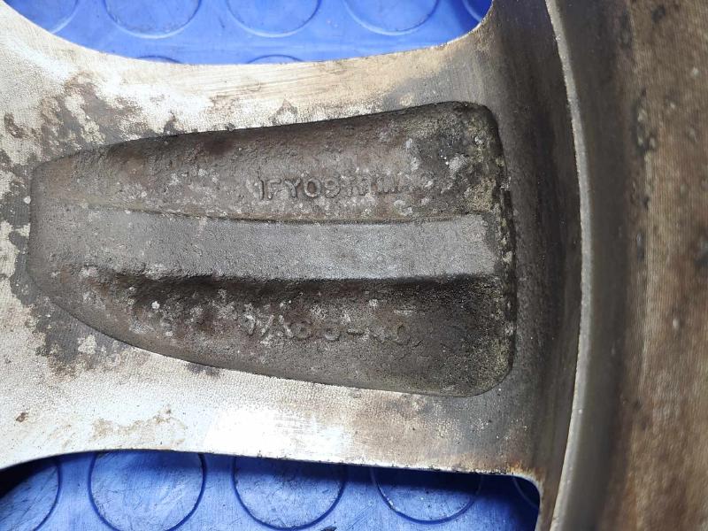 2009 Volkswagen Routan Wheel