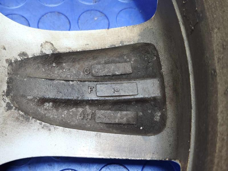 2009 Volkswagen Routan Wheel