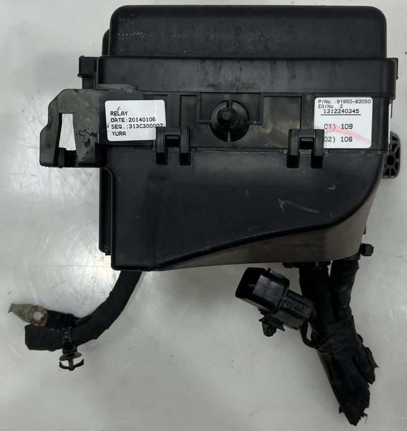 2014 Kia Soul 1.6L Engine Bay Fuse Box Relay Box Junction Block Assembly OEM 91419B2500