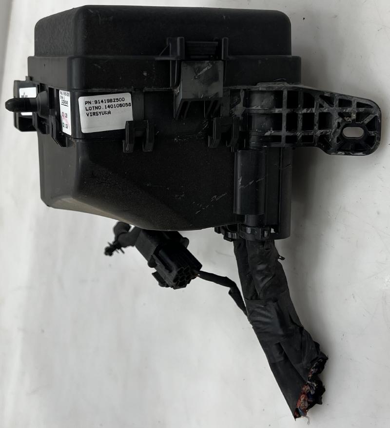 2014 Kia Soul 1.6L Engine Bay Fuse Box Relay Box Junction Block Assembly OEM 91419B2500