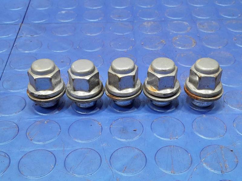 2014 Toyota RAV4 Lug Nuts