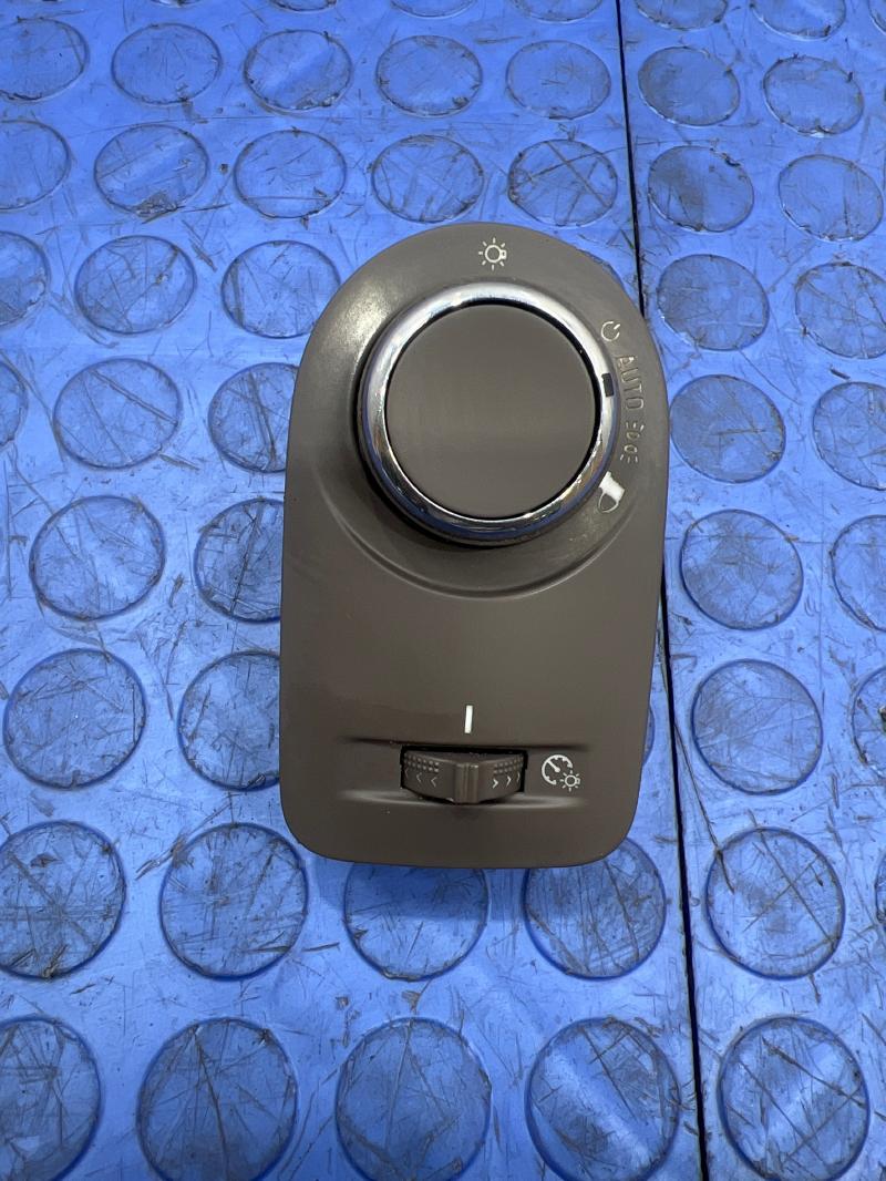 2018 Chevrolet Cruze Headlight Switch (Dash Mtd)