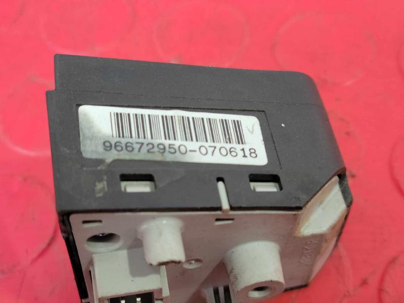 2008-2010 Saturn Vue Steering Wheel Radio / Phone Switch Genuine OEM 96672950