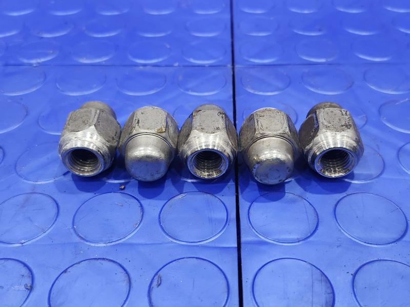 2011 Kia Sorento Lug Nuts