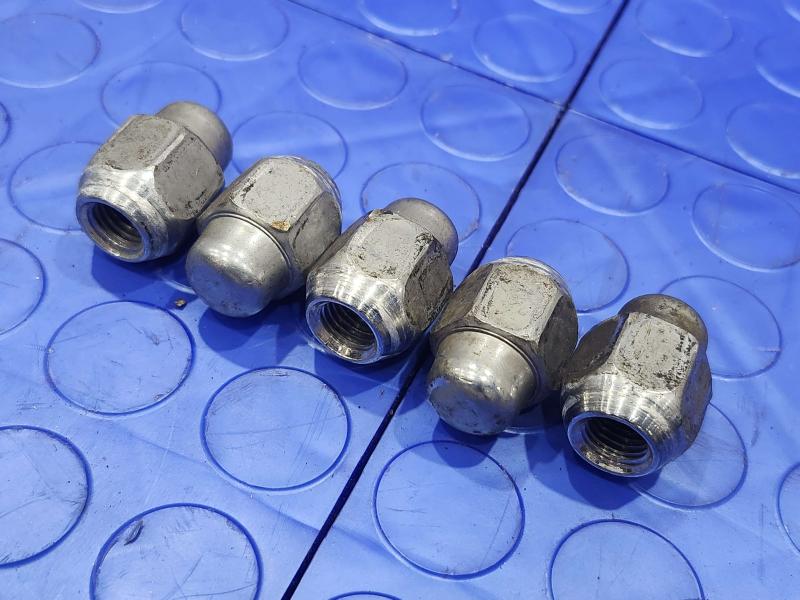 2011 Kia Sorento Lug Nuts