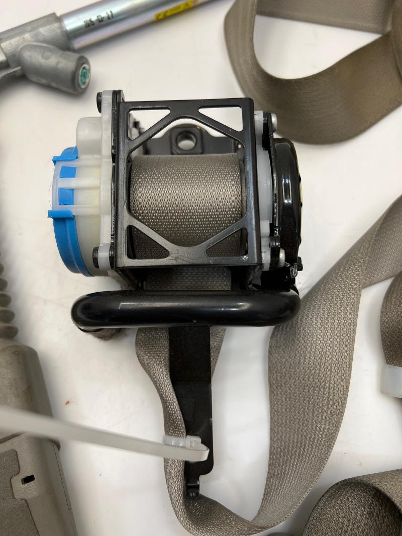 2016 Kia Sedona Front Seat Belt
