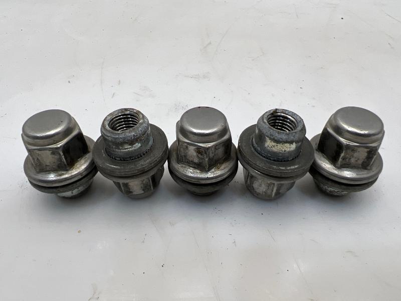 2013 Toyota Camry Lug Nuts