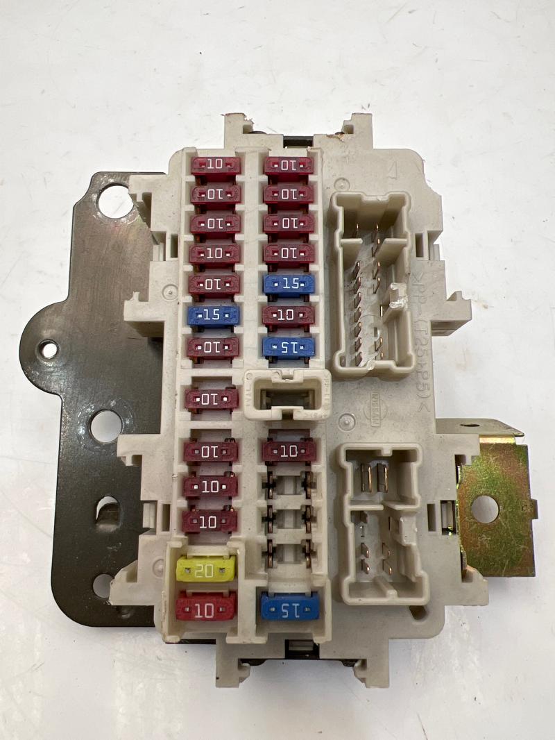 2005 Nissan Frontier Cabin Fuse Box Junction Block OEM