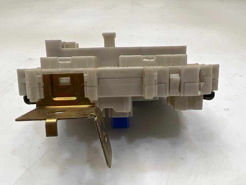 2005 Nissan Frontier Cabin Fuse Box Junction Block OEM
