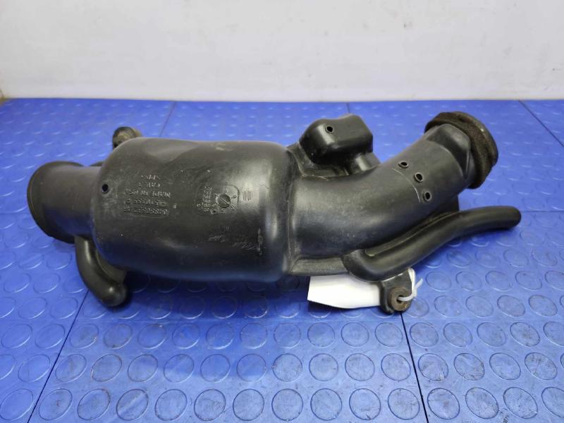 2009-2010 Volkswagen Routan Engine Air Intake Hose Genuine OEM 7B0129609