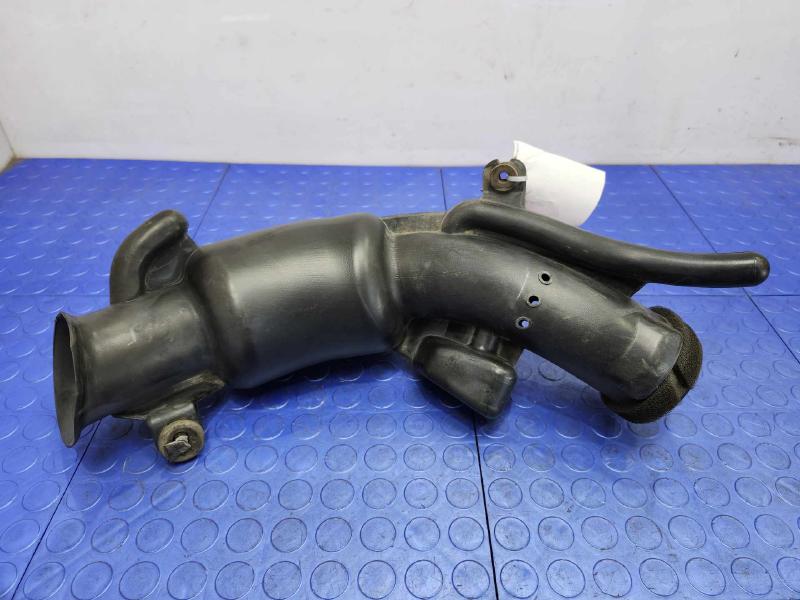 2009-2010 Volkswagen Routan Engine Air Intake Hose Genuine OEM 7B0129609