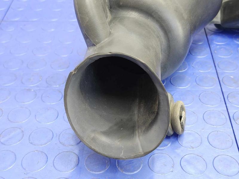 2009-2010 Volkswagen Routan Engine Air Intake Hose Genuine OEM 7B0129609