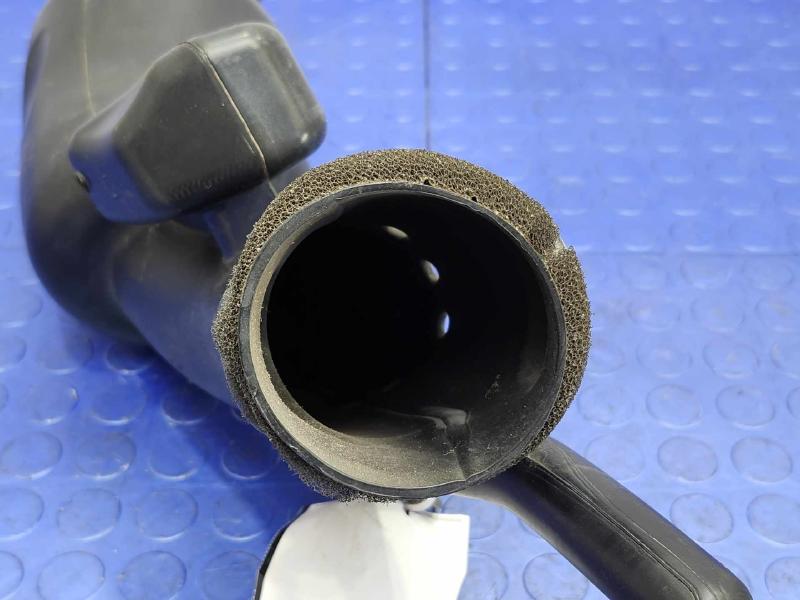 2009-2010 Volkswagen Routan Engine Air Intake Hose Genuine OEM 7B0129609