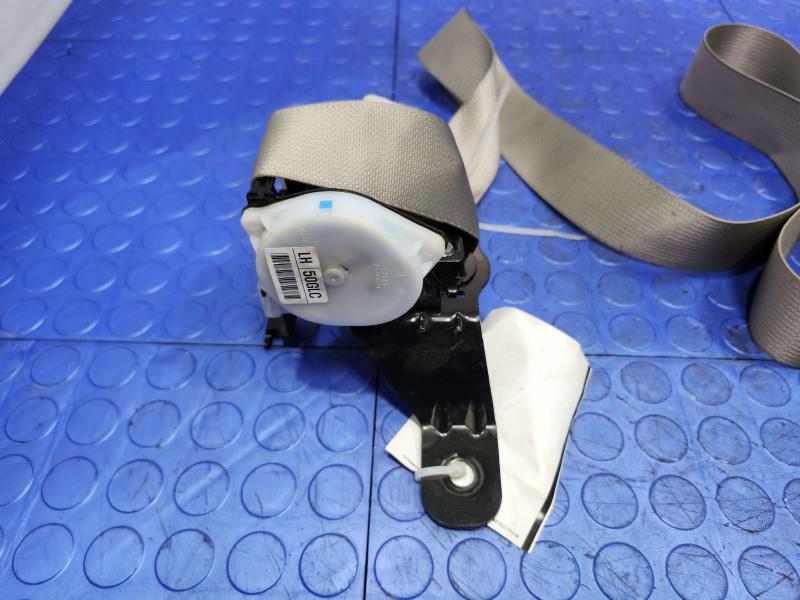 2016 Kia Sedona Rear Seat Belt