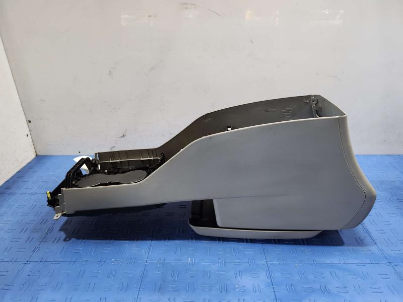 2013 Toyota Camry Front Console