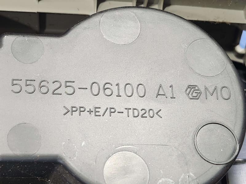 2013 Toyota Camry Front Console