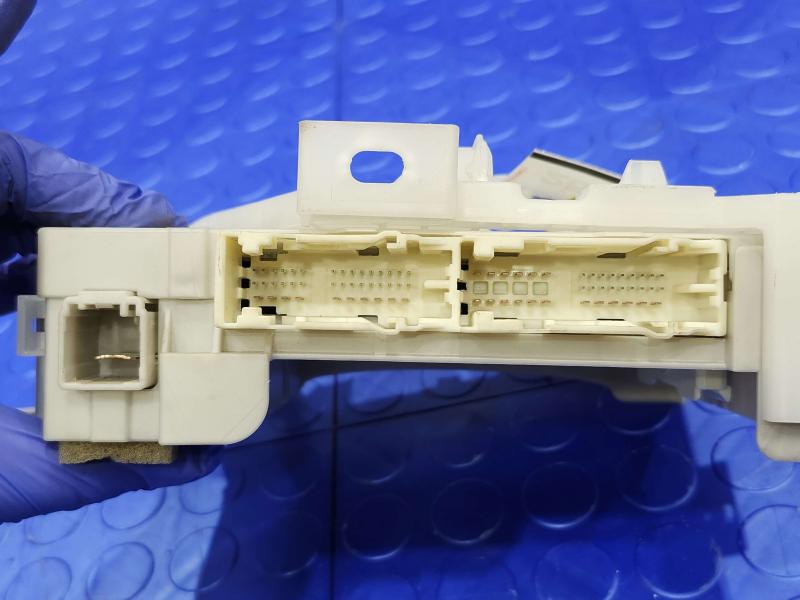 2011-2015 Toyota Prius 1.8L Instrument Panel Junction Block OEM 82730-47510