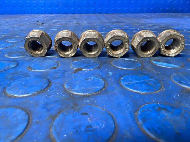 2000 GMC Sierra 1500 Lug Nuts