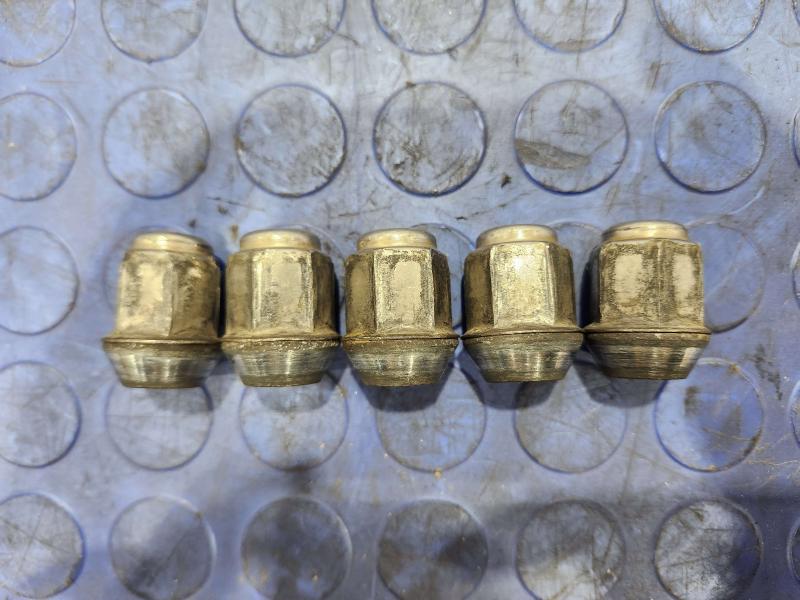 2007 Dodge Grand Caravan Lug Nuts