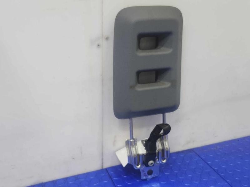 2013 Ford F-350 Super Duty Headrest