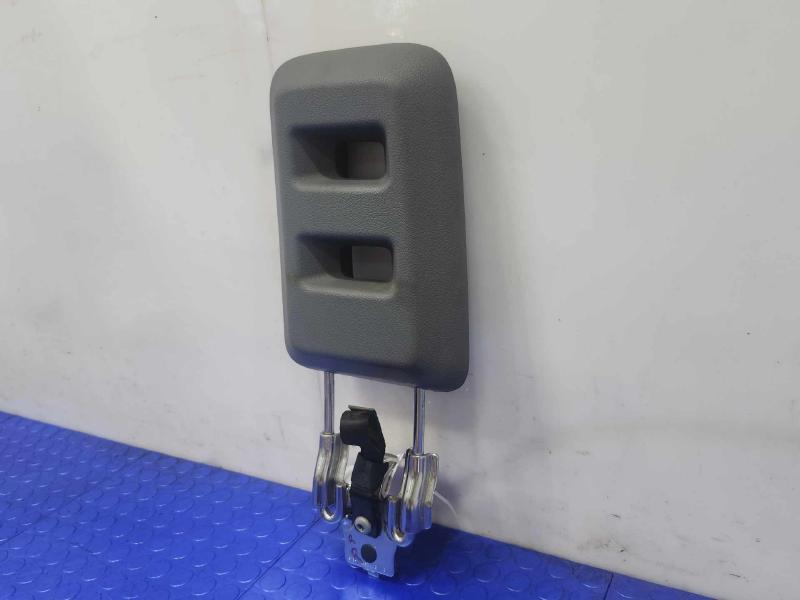 2013 Ford F-350 Super Duty Headrest