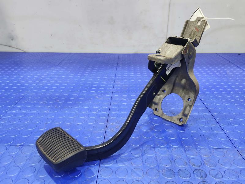 2016-2018 Kia Sorento Brake Pedal Assembly Genuine OEM Part 32800C6110