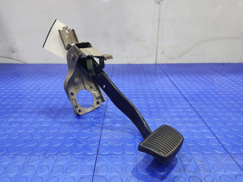 2016-2018 Kia Sorento Brake Pedal Assembly Genuine OEM Part 32800C6110