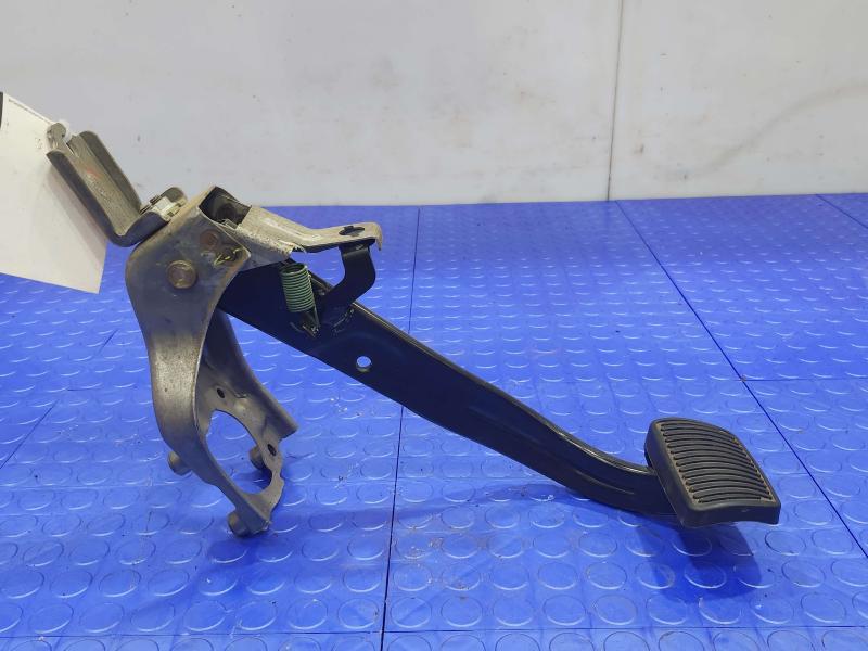 2016-2018 Kia Sorento Brake Pedal Assembly Genuine OEM Part 32800C6110