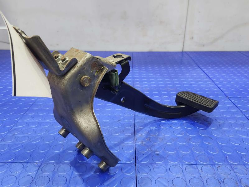 2016-2018 Kia Sorento Brake Pedal Assembly Genuine OEM Part 32800C6110