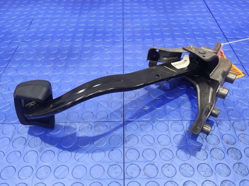 2016-2018 Kia Sorento Brake Pedal Assembly Genuine OEM Part 32800C6110