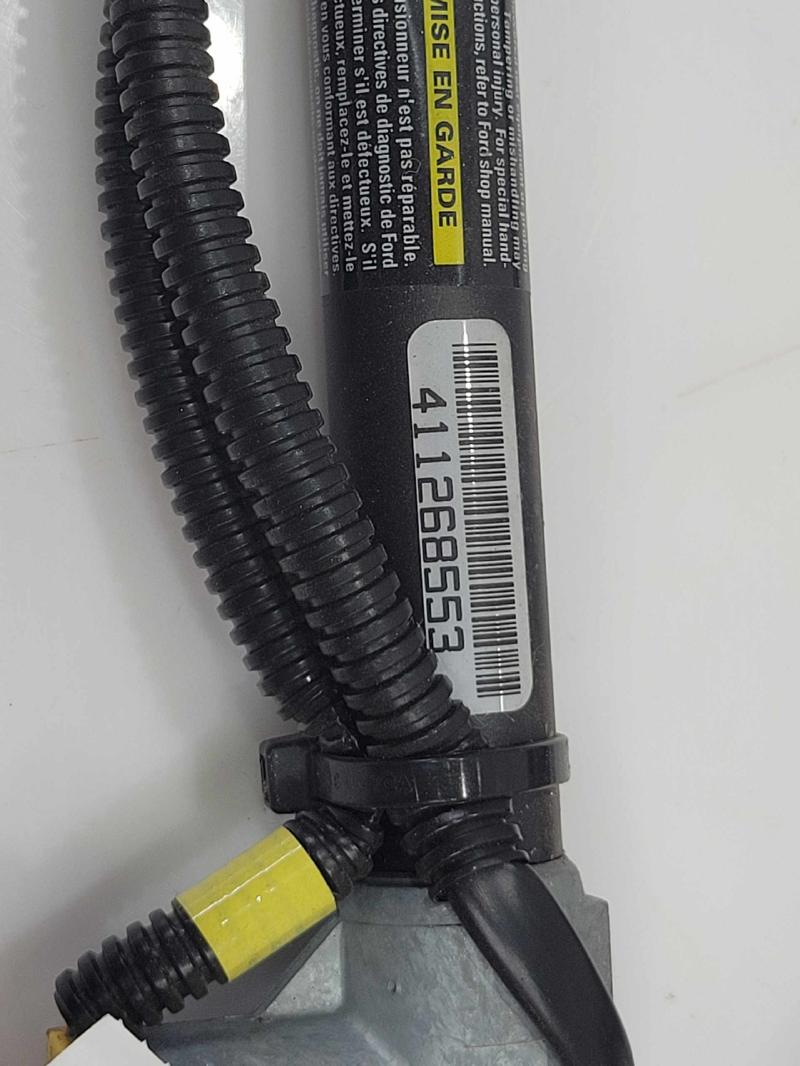 2004 Lincoln Navigator Front Seat Belt