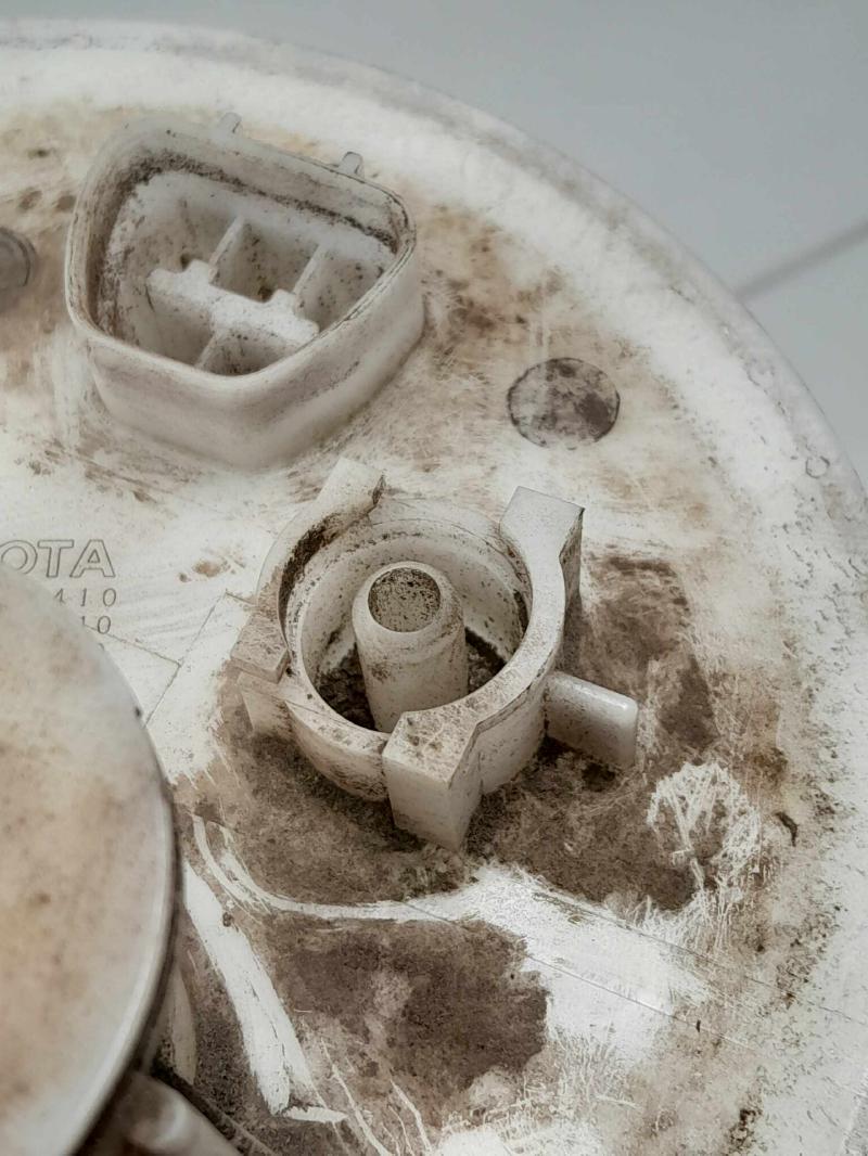2014 - 2019 Toyota Corolla Sedan Fuel Pump Assembly OEM 7702002410