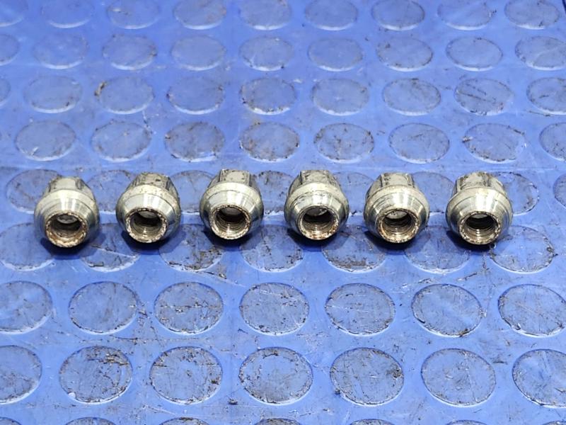 2007 Hummer H3 Lug Nuts