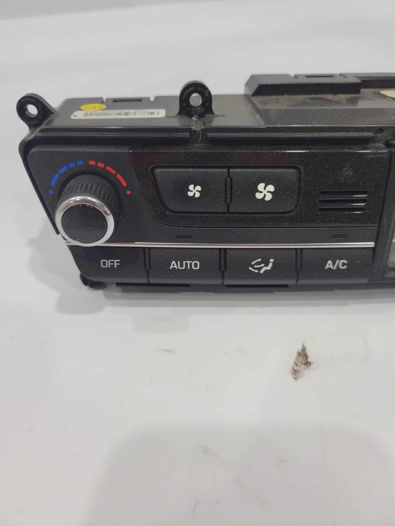 2015 Genesis Genesis Heater A/C Control