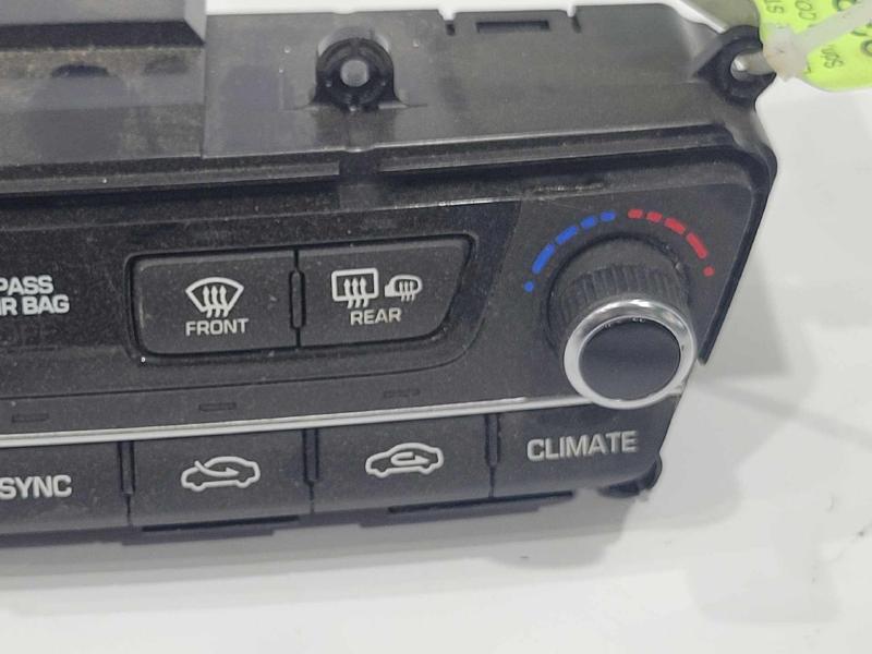 2015 Genesis Genesis Heater A/C Control