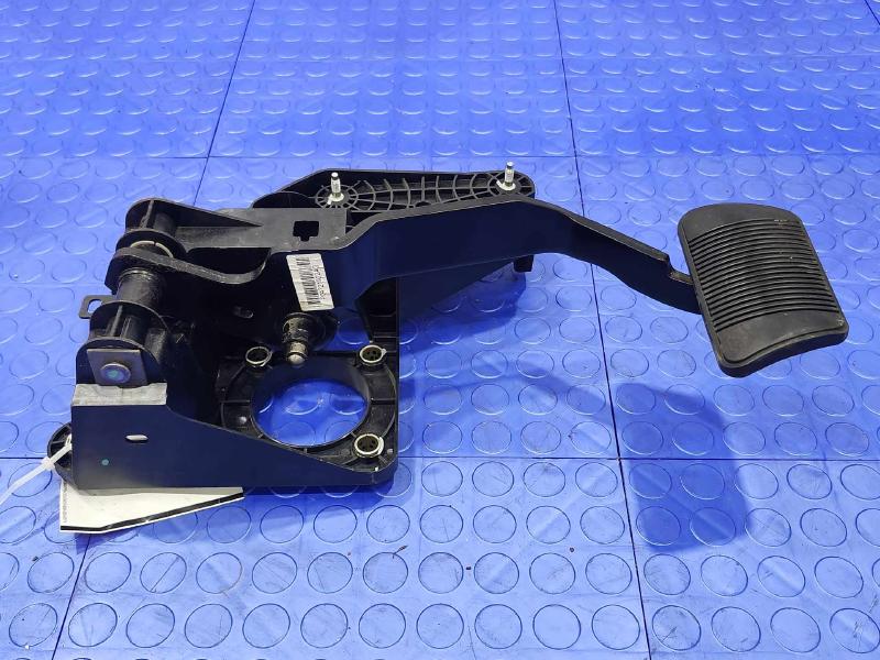 2017 Dodge Grand Caravan Brake Pedal