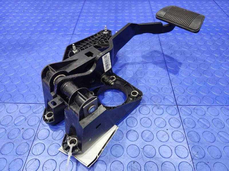 2017 Dodge Grand Caravan Brake Pedal