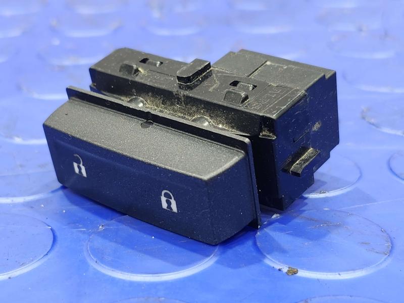 2017 Chevrolet Silverado 2500 Door Switch Front