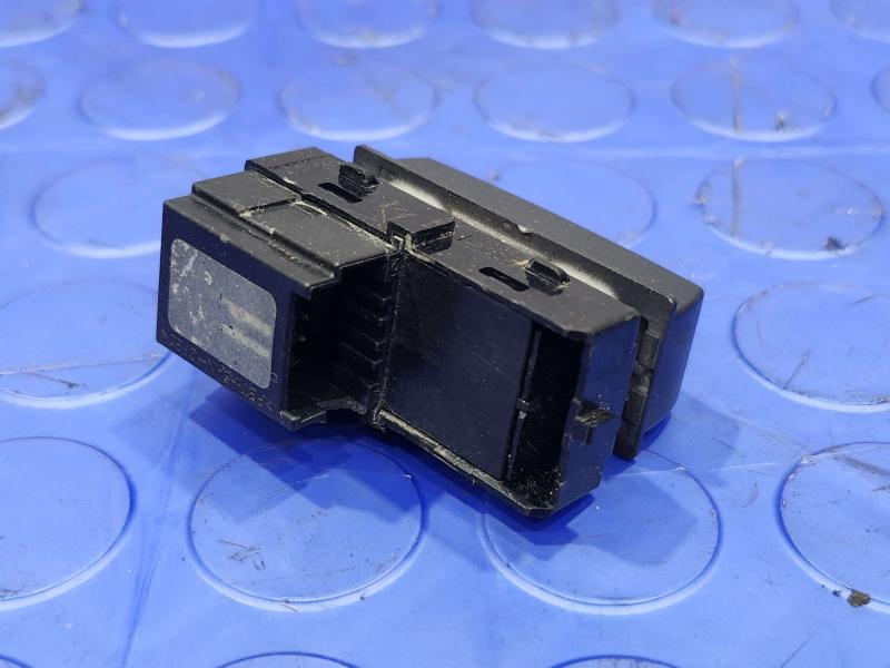 2017 Chevrolet Silverado 2500 Door Switch Front