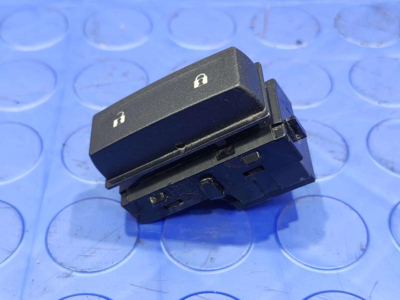 2017 Chevrolet Silverado 2500 Door Switch Front