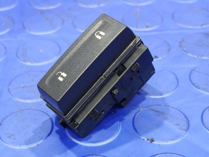 2017 Chevrolet Silverado 2500 Door Switch Front
