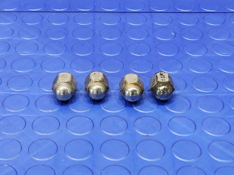 2015 Toyota Prius Lug Nuts
