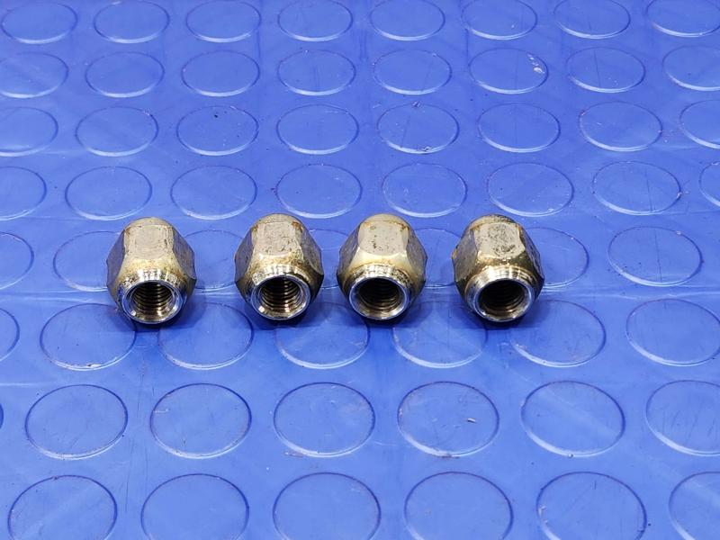 2015 Toyota Prius Lug Nuts