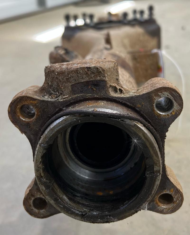 2001 Nissan Xterra Frontier 4x2 Rear Axle Housing - Bare OEM 430107Z255