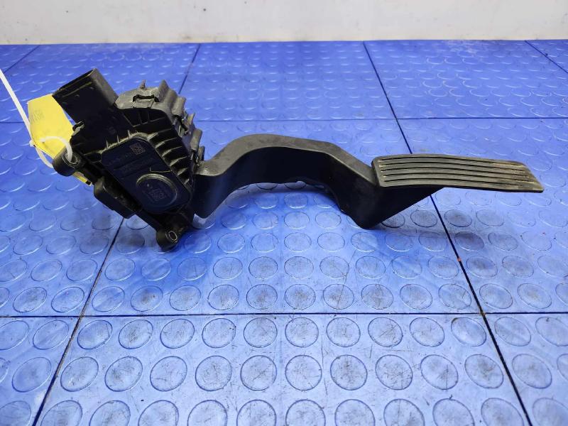 2014-2019 Jeep Cherokee Accelerator Pedal Assembly Genuine OEM 04581652AC