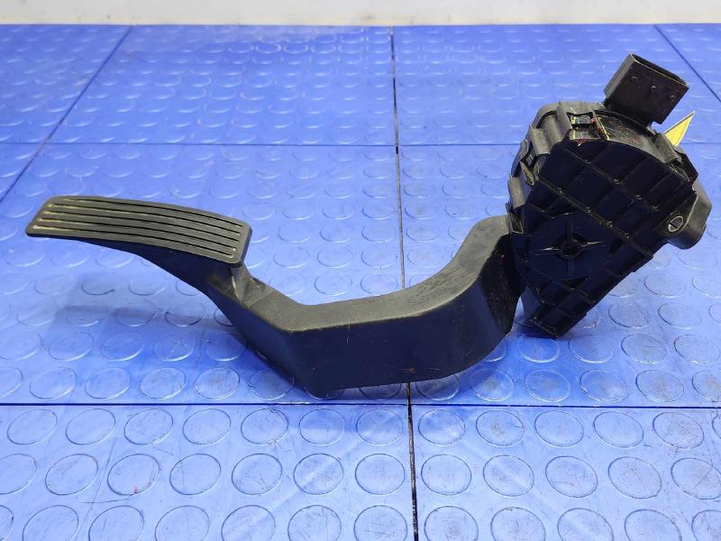 2014-2019 Jeep Cherokee Accelerator Pedal Assembly Genuine OEM 04581652AC