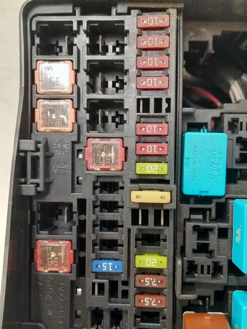 2009 Toyota RAV4 Engine Fuse Box