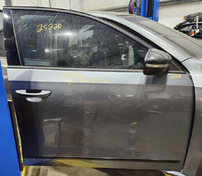 2018 Volkswagen Passat Front Door
