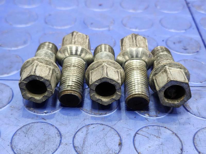 2012 Volkswagen Jetta Lug Nuts