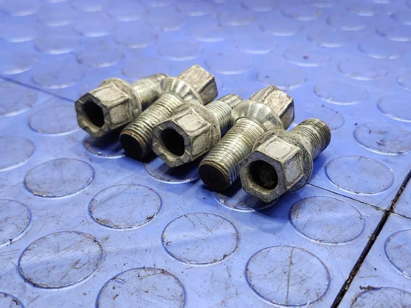 2012 Volkswagen Jetta Lug Nuts